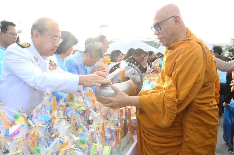 ผตง.ร่วมพิธีเจริญพระพุทธมนต์และตักบาตรวันแม่ ณ สนามหลวง