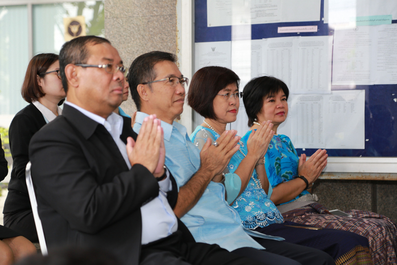 พิธีทำบุญตักบาตรข้าวสารอาหารแห้ง