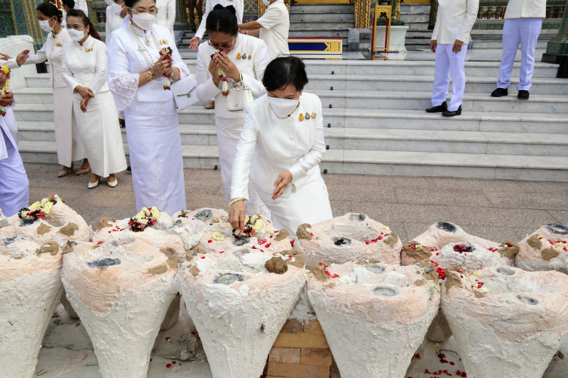  สมเด็จพระอริยวงศาคตญาณ สมเด็จพระสังฆราช สกลมหาสังฆปริณายก ทรงเป็นประธานในพิธีเททองหล่อองค์พระพุทธโสธร รุ่น มงคลแผ่นดิน 108 ณ วั