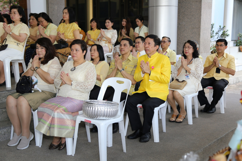 พิธีบำเพ็ญกุศลพระพุทธมนต์และทำบุญตักบาตร