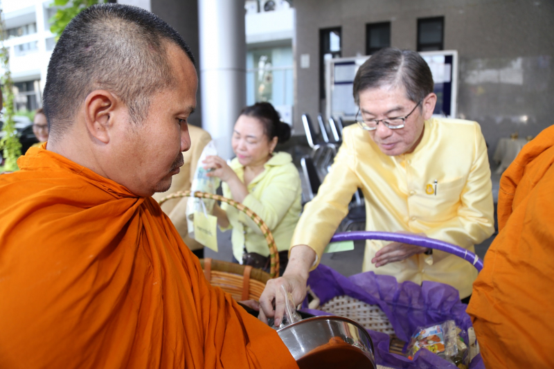 พิธีบำเพ็ญกุศลพระพุทธมนต์และทำบุญตักบาตร