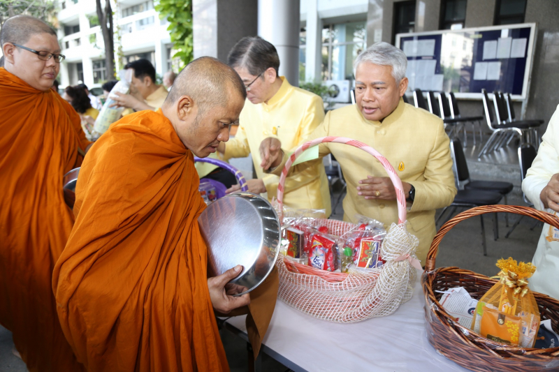 พิธีบำเพ็ญกุศลพระพุทธมนต์และทำบุญตักบาตร