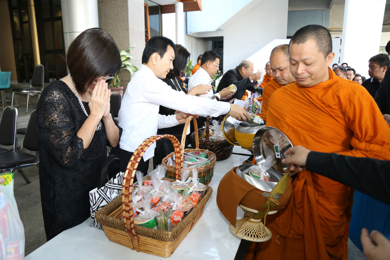 พิธีบำเพ็ญกุศลพระพุทธมนต์และทำบุญตักบาตร