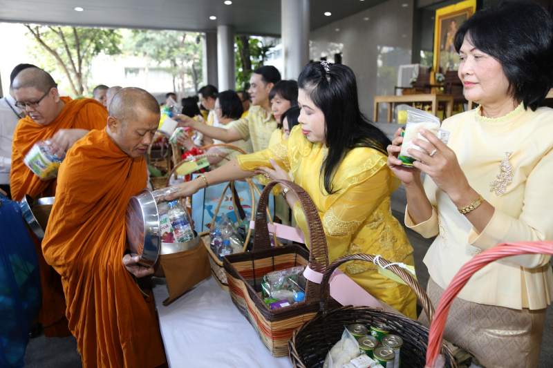 พิธีบำเพ็ญกุศลพระพุทธมนต์และทำบุญตักบาตร