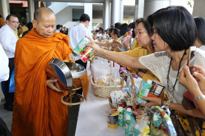 พิธีบำเพ็ญกุศลพระพุทธมนต์และทำบุญตักบาตร