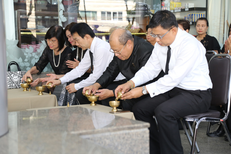 ทำบุญตักบาตรข้าวสารอาหารแห้ง ประจำเดือนเดือนมีนาคม 2560