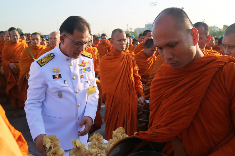 สตง.ร่วมพิธีทำบุญตักบาตรบำเพ็ญกุศลอุทิศถวายพระราชกุศลฯ 5 ธันวาคม 2561