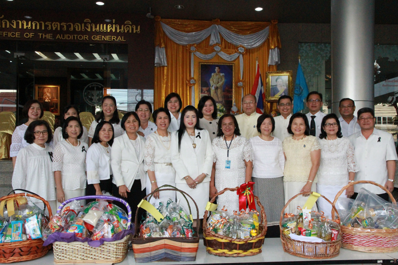 ทำบุญตักบาตรข้าวสารอาหารแห้ง และถวายปัจจัย เดือนสิงหาคม 2560