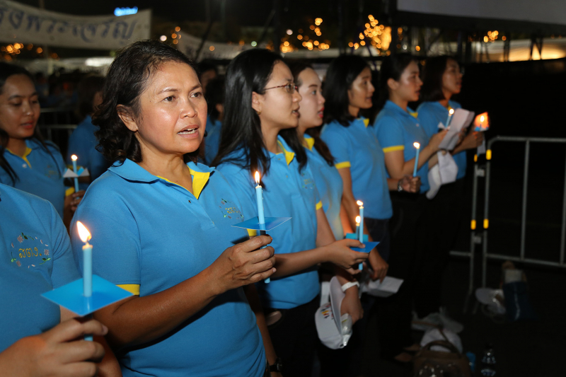 ร่วมริ้วขบวนอัญเชิญเครื่องราชสักการะ และร่วมพิธีจุดเทียนถวายพระพรชัยมงคล สมเด็จพระนางเจ้าสิริกิติ์ พระบรมราชินีนาถ ในรัชกาลที่ 9