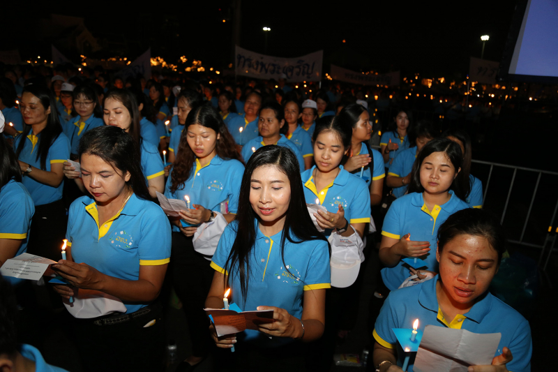 ร่วมริ้วขบวนอัญเชิญเครื่องราชสักการะ และร่วมพิธีจุดเทียนถวายพระพรชัยมงคล สมเด็จพระนางเจ้าสิริกิติ์ พระบรมราชินีนาถ ในรัชกาลที่ 9