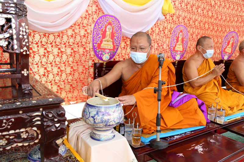 พิธีเททองหล่อพระพุทธโสธร รุ่น มงคลแผ่นดิน 108