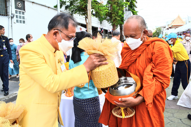 พิธีทำบุญตักบาตรถวายพระกุศล งานฉลองพระชนมายุ 8 รอบ สมเด็จพระอริยวงศาคตญาณ 
