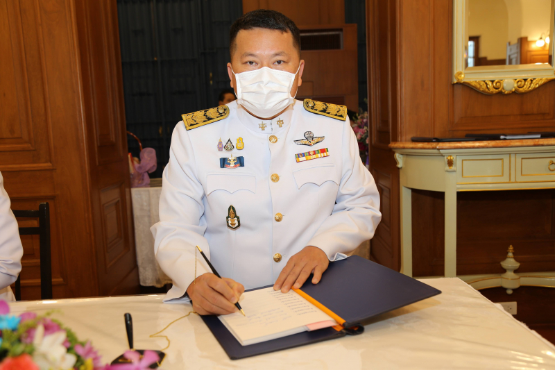 สำนักงานการตรวจเงินแผ่นดินถวายแจกันดอกไม้และลงนามถวายพระพรสมเด็จพระกนิษฐาธิราชเจ้า กรมสมเด็จพระเทพรัตนราชสุดา ฯ สยามบรมราชกุมารี