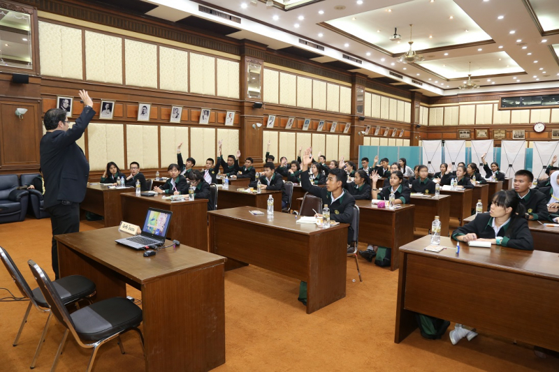 การบรรยาย เรื่อง การให้ความรู้เกี่ยวกับมะเร็งลำไส้ใหญ่