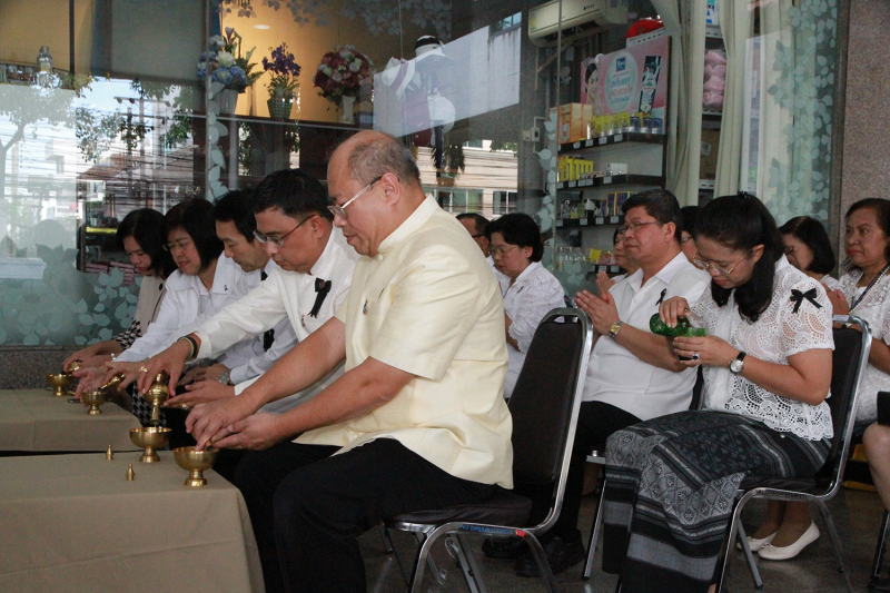 ทำบุญตักบาตรข้าวสารอาหารแห้ง และถวายปัจจัย เดือนสิงหาคม 2560