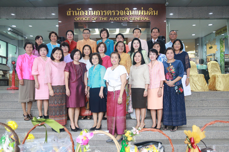 ตักบาตรเดือนตุลาคม