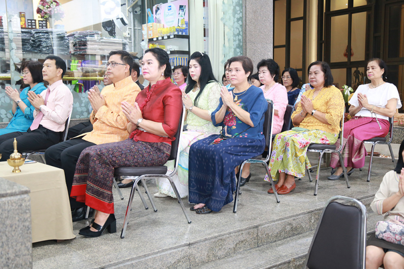 ตักบาตรเดือนตุลาคม