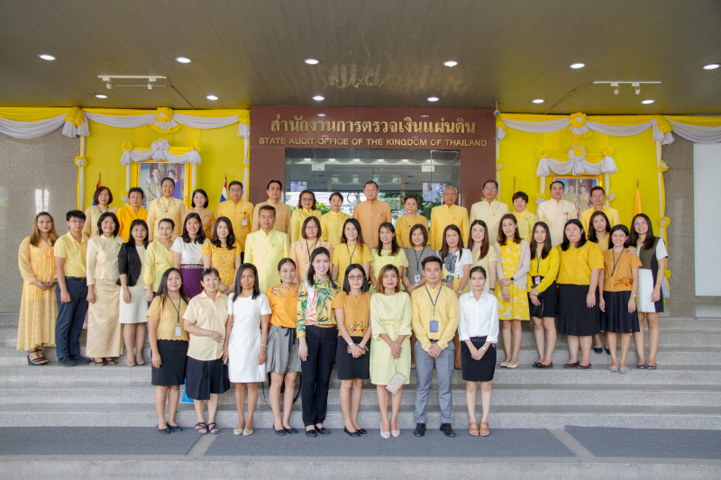  พิธีทำบุญตักบาตรข้าวสารอาหารแห้ง คณะสงฆ์จำนวน 9 รูป จากวัดบวรนิเวศวิหาร พระอารามหลวง เพื่อน้อมอุทิศถวายเป็นพระราชกุศลแด่  พระบา