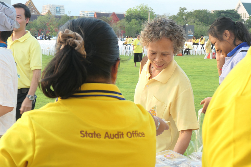 สตง.ร่วมกิจกรรมบริการอาหารและเครื่องดื่มให้กับประชาชน 5 ธันวาคม 2561