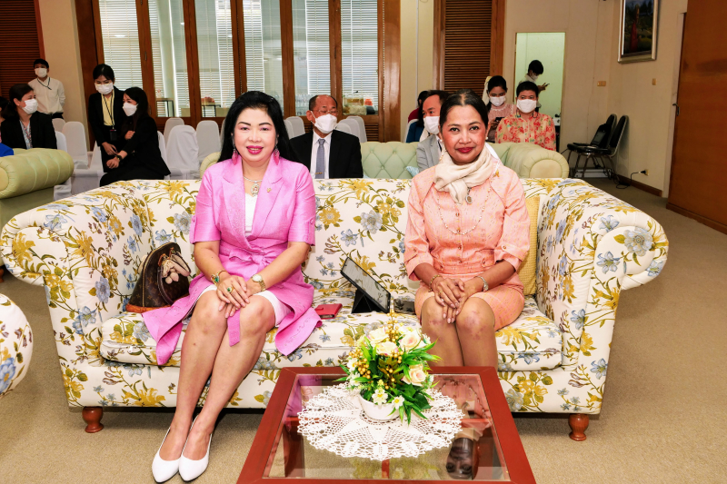 สำนักงานการตรวจเงินแผ่นดินส่งมอบปฏิทินภายใต้โครงการ ปฏิทินตั้งโต๊ะปีเก่าส่งต่อให้เรานะ เนื่องในโอกาสครบรอบ 108 ปี สำนักงานการตร