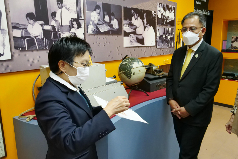 สำนักงานการตรวจเงินแผ่นดินส่งมอบปฏิทินภายใต้โครงการ ปฏิทินตั้งโต๊ะปีเก่าส่งต่อให้เรานะ เนื่องในโอกาสครบรอบ 108 ปี สำนักงานการตร