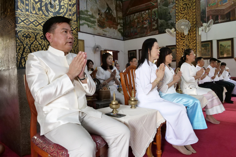 2566-03-30 พิธีอธิษฐานจิตมวลสาร แผ่นจาร และแผ่นดวงชะตา พระพุทธโสธร รุ่น มงคลแผ่นดิน 108 ณ วัดพระธาตุหริภุญชัยวรมหาวิหาร จังหวัดล