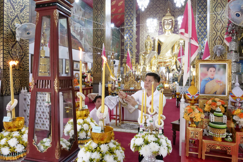 2566-03-30 พิธีอธิษฐานจิตมวลสาร แผ่นจาร และแผ่นดวงชะตา พระพุทธโสธร รุ่น มงคลแผ่นดิน 108 ณ วัดพระธาตุหริภุญชัยวรมหาวิหาร จังหวัดล