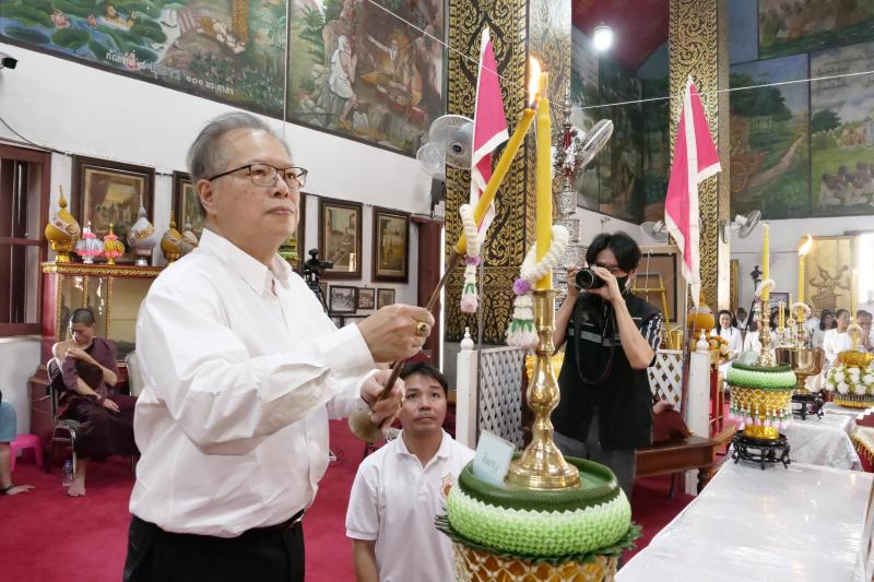 2566-03-30 พิธีอธิษฐานจิตมวลสาร แผ่นจาร และแผ่นดวงชะตา พระพุทธโสธร รุ่น มงคลแผ่นดิน 108 ณ วัดพระธาตุหริภุญชัยวรมหาวิหาร จังหวัดล