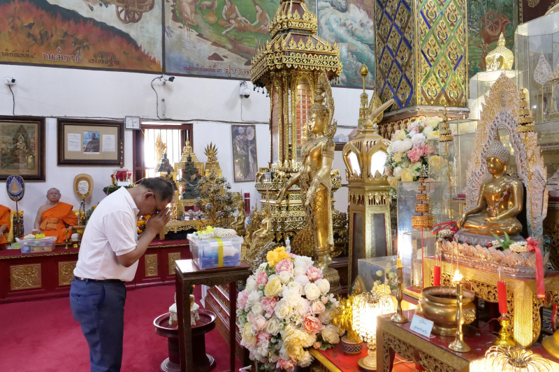 2566-03-30 พิธีอธิษฐานจิตมวลสาร แผ่นจาร และแผ่นดวงชะตา พระพุทธโสธร รุ่น มงคลแผ่นดิน 108 ณ วัดพระธาตุหริภุญชัยวรมหาวิหาร จังหวัดล