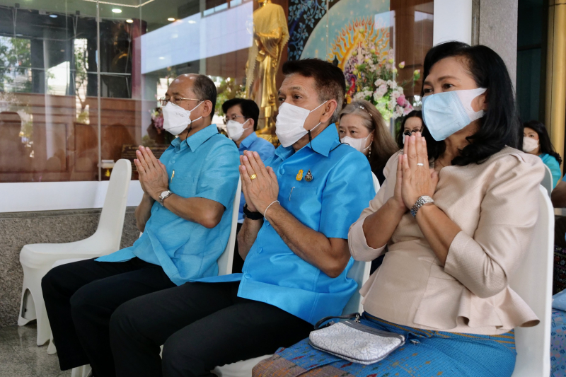 พิธีทำบุญตักบาตรข้าวสารอาหารแห้ง คณะสงฆ์จากวัดปทุมวนารามราชวรวิหาร 