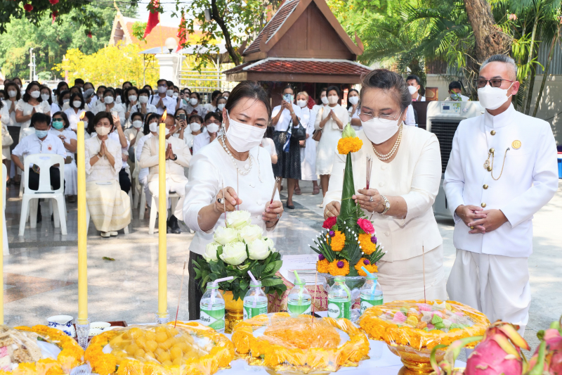 พิธีบวงสรวงดวงพระวิญญาณสมเด็จพระเจ้าตากสินมหาราช ณ ศาลสมเด็จพระเจ้ากรุงธนบุรีมหาราช วัดหงส์รัตนาราม ราชวรวิหาร กรุงเทพมหานคร