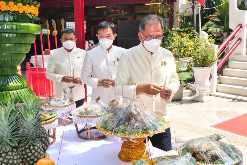 พิธีบวงสรวงดวงพระวิญญาณสมเด็จพระเจ้าตากสินมหาราช ณ ศาลสมเด็จพระเจ้ากรุงธนบุรีมหาราช วัดหงส์รัตนาราม ราชวรวิหาร กรุงเทพมหานคร