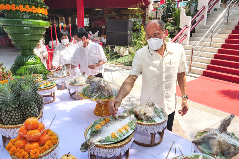 พิธีบวงสรวงดวงพระวิญญาณสมเด็จพระเจ้าตากสินมหาราช ณ ศาลสมเด็จพระเจ้ากรุงธนบุรีมหาราช วัดหงส์รัตนาราม ราชวรวิหาร กรุงเทพมหานคร