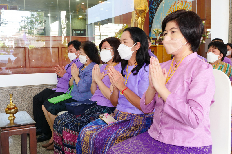  พิธีเจริญพระพุทธมนต์และทำบุญตักบาตร ถวายพระราชกุศลและถวายพระพรชัยมงคล เนื่องในโอกาสวันเฉลิมพระชนมพรรษา สมเด็จพระนางเจ้า ฯ พระบร
