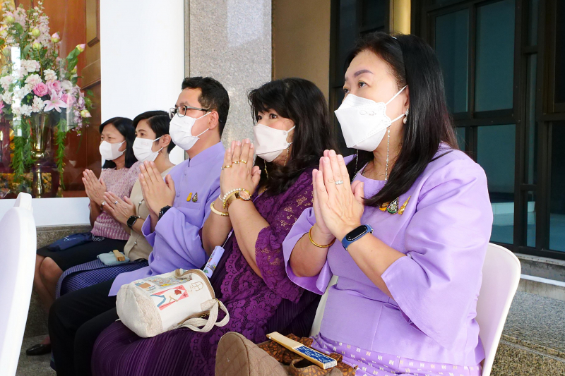  พิธีเจริญพระพุทธมนต์และทำบุญตักบาตร ถวายพระราชกุศลและถวายพระพรชัยมงคล เนื่องในโอกาสวันเฉลิมพระชนมพรรษา สมเด็จพระนางเจ้า ฯ พระบร