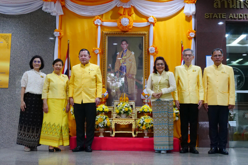 ทำบุญตักบาตร