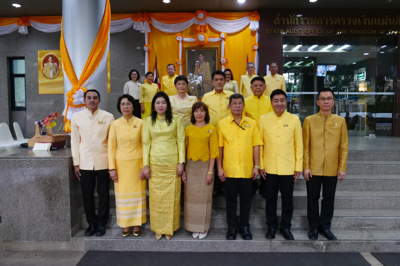 ทำบุญตักบาตร