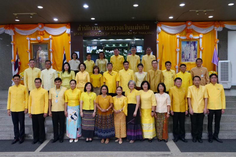 ทำบุญตักบาตร