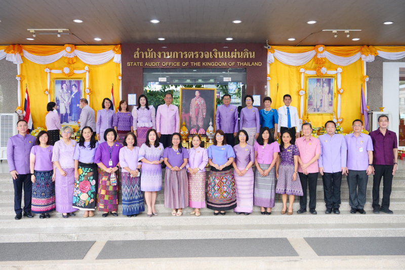 พิธีสวดพระพุทธมนต์และทำบุญตักบาตร 