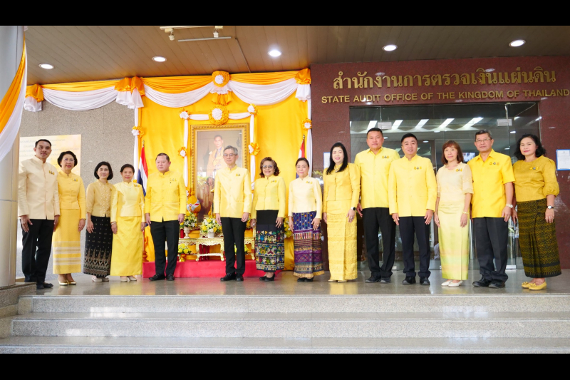 พิธีสวดพระพุทธมนต์และทำบุญตักบาตร