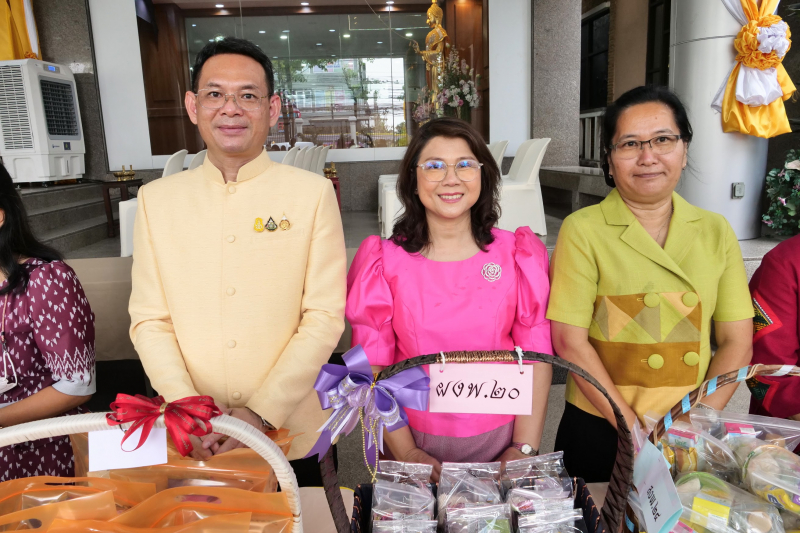 พิธีเจริญพระพุทธมนต์และทำบุญตักบาตร คณะสงฆ์ จำนวน 9 รูป