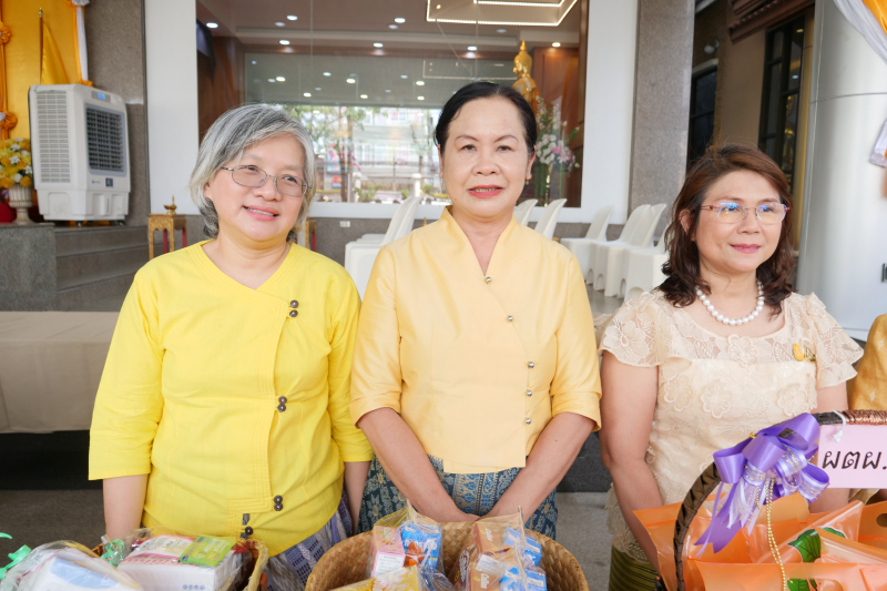 ทำบุญตักบาตร