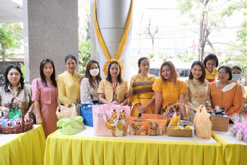 ทำบุญตักบาตร