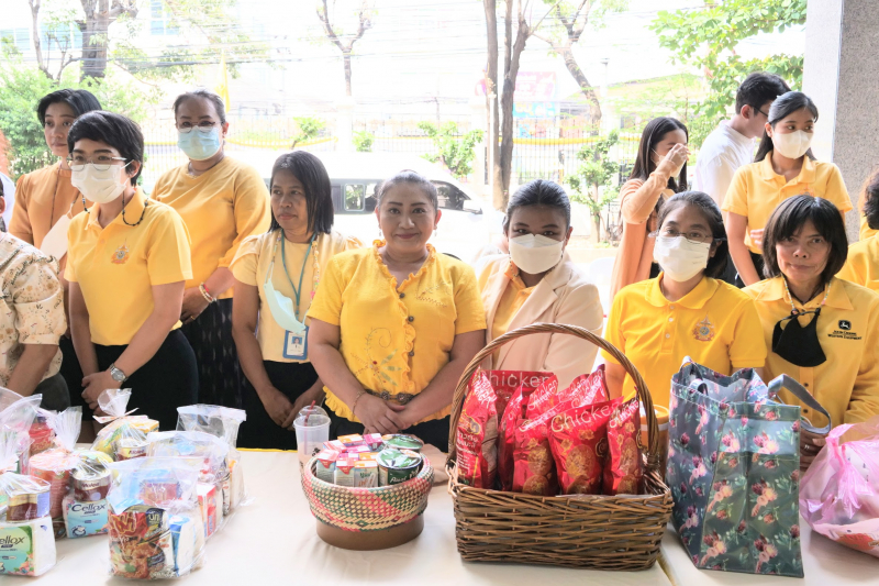 ทำบุญตักบาตร