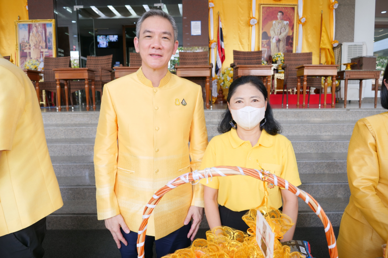 ทำบุญตักบาตร