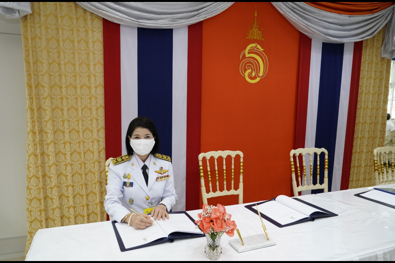  สำนักงานการตรวจเงินแผ่นดินถวายแจกันดอกไม้และลงนามถวายพระพรชัยมงคลสมเด็จพระเจ้าลูกเธอ เจ้าฟ้าสิริวัณณวรี นารีรัตนราชกัญญา