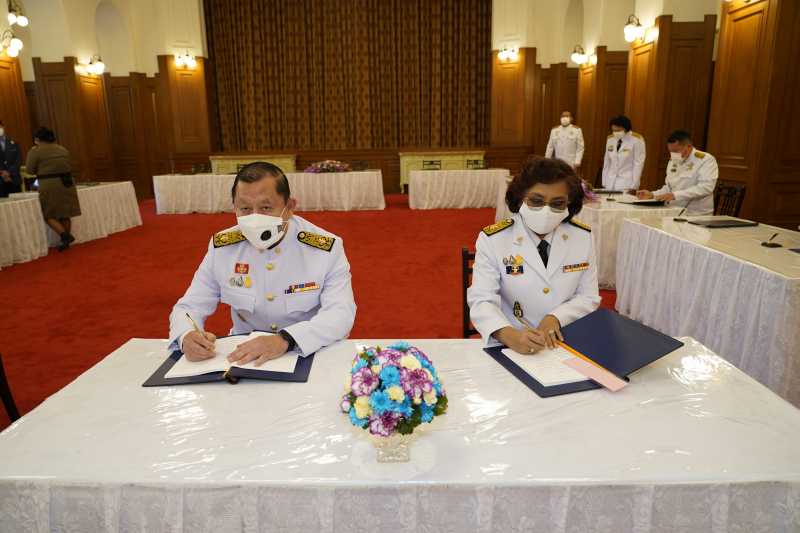 สำนักงานการตรวจเงินแผ่นดินถวายแจกันดอกไม้และลงนามถวายพระพรสมเด็จพระกนิษฐาธิราชเจ้า กรมสมเด็จพระเทพรัตนราชสุดา ฯ สยามบรมราชกุมารี