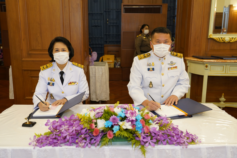 สำนักงานการตรวจเงินแผ่นดินถวายแจกันดอกไม้และลงนามถวายพระพรสมเด็จพระกนิษฐาธิราชเจ้า กรมสมเด็จพระเทพรัตนราชสุดา ฯ สยามบรมราชกุมารี