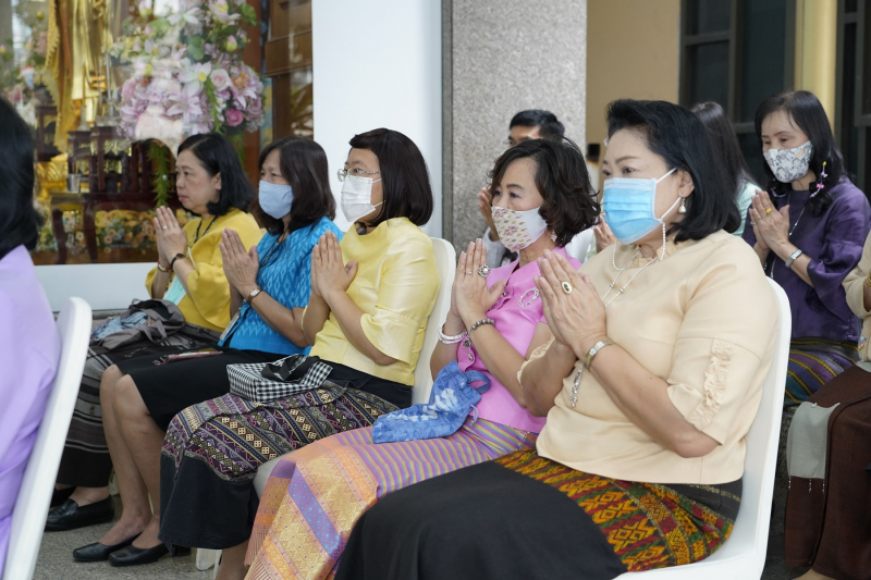 พิธีทำบุญตักบาตรข้าวสารอาหารแห้ง คณะสงฆ์จากวัดอินทรวิหาร พระอารามหลวง