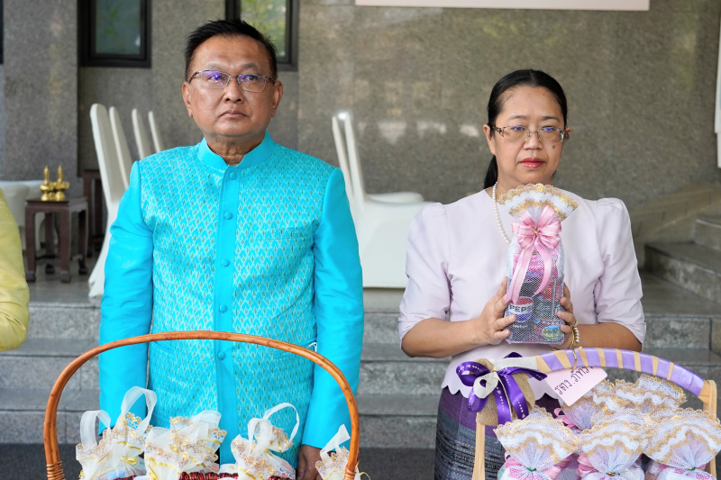 พิธีเจริญพระพุทธมนต์และทำบุญตักบาตร